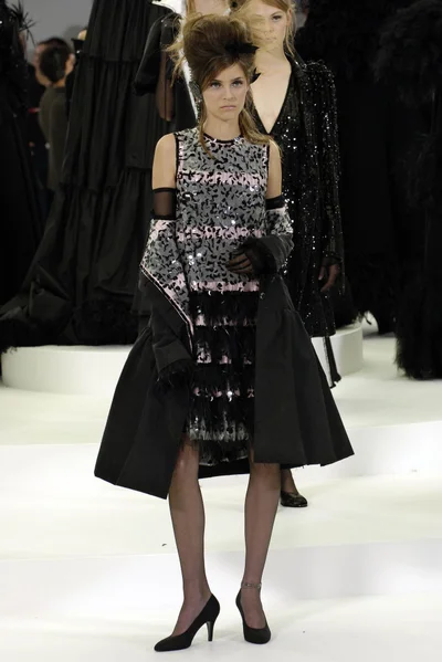 Look 16